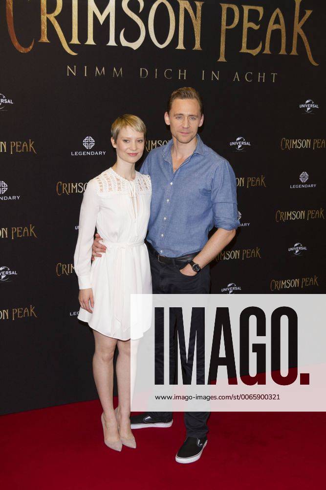 Mia Wasikowska und Tom Hiddleston - Photocall anlaesslich des Filmstarts von CRIMSON PEAK (Kinostart: 15.10.2015) in Berlin am 30.09.2015. Photocall Crimson Peak