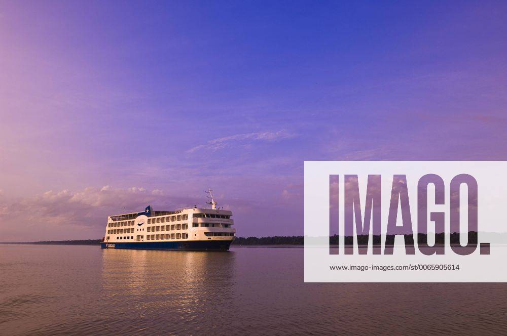 Iberostar Grand Amazon Kreuzfahrtschiff am Amazonas in Brasilien McPMDF McPMDF