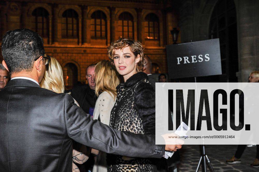 Louise BOURGOIN - Paris Fashion Week, Modenschau Lanvin - Paris, Frankreich - 01 10 2015 ThierryBreton Panoramic
