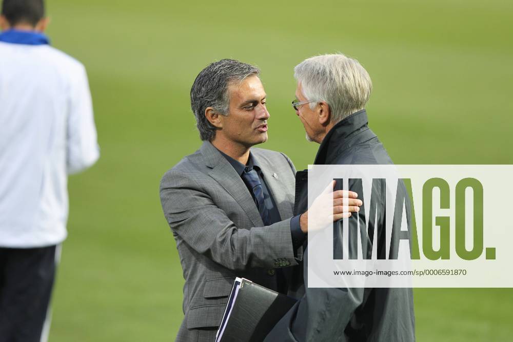 AJ Auxerre (weiß) vs Real Madrid CF: coach JOSE MOURINHO (Real, L) AIME JACQUET (FRA) XStephanieX