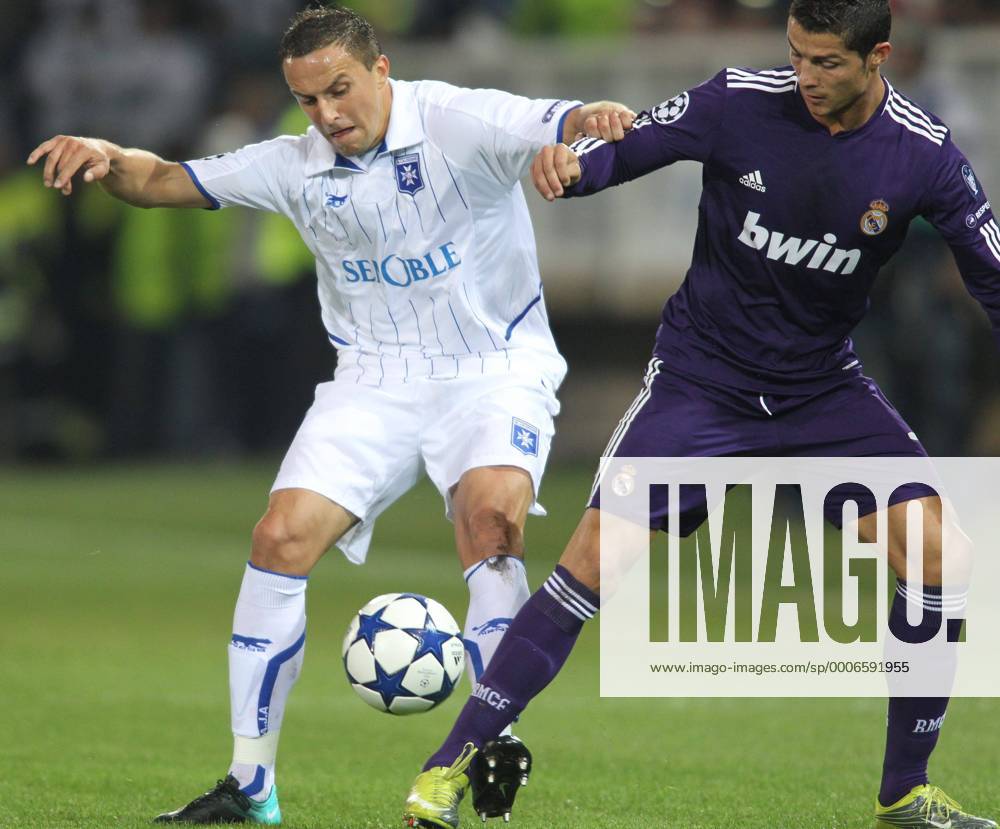AJ Auxerre (weiß) vs Real Madrid CF: DARIUSZ DUDKA (L), Cristiano RONALDO AN3C4012