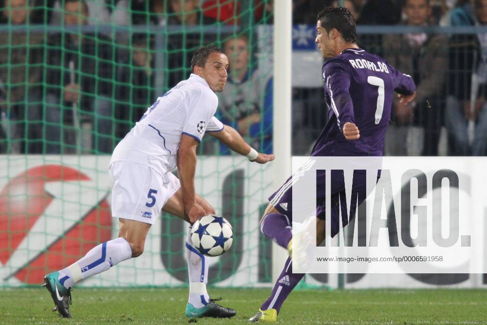 AJ Auxerre (weiß) vs Real Madrid CF: DARIUSZ DUDKA (L), Cristiano RONALDO AN3C4012