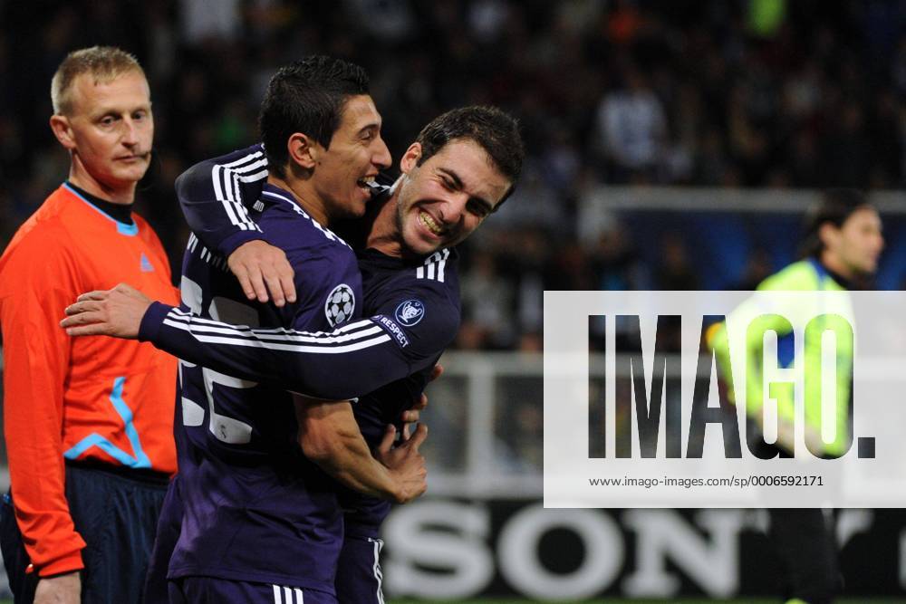 AJ Auxerre - Real Madrid CF - Champions League 2010 2011 - 28.09.2010: Angel DI MARIA und Gonzalo HIGUAIN (re., beide Real Madrid) - xAnthonyxBibardxFEPx o0 Jubel, Freude