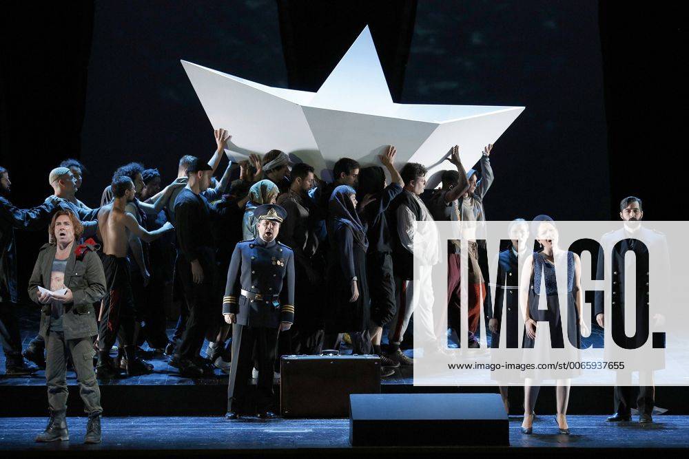 Drama-berlin.de 28.09.2015 Deutsche Oper Berlin VASCO DA GAMA , Oper mit Musik von Giacomo Meyerbeer, Libretto von Eugene Scribe, Musikalische Leitung: Enrique Mazzola, Inszenierung: Vera Nemirova, Buehne: Jens Kilian, Kostueme: Marie-Therese Jossen, Video: Marcus Richardt, Premiere am 04.10.2015. Szene mit Roberto Alagna (als Vasco da Gama), Clemens Bieber (als Don Alvar), Irene Roberts (als Anna), Nino Machaidze (als Ines) und Seth Carico (als Don Pedro). Deutsche Oper Berlin VASCO DA GAMA , opera with music by Giacomo Meyerbeer, libretto by Eugene Scribe, conducted by Enrique Mazzola, directed by Vera Nemirova, stage design Jens Kilian, costumes design Marie-Therese Jossen, opening October 04, 2015. Scene with Roberto Alagna (as Vasco da Gama), Clemens Bieber (as Don Alvar), Irene Roberts (as Anna), Nino Machaidze (as Ines) and Seth Carico (as Don Pedro). Bresadola drama-berlin.de