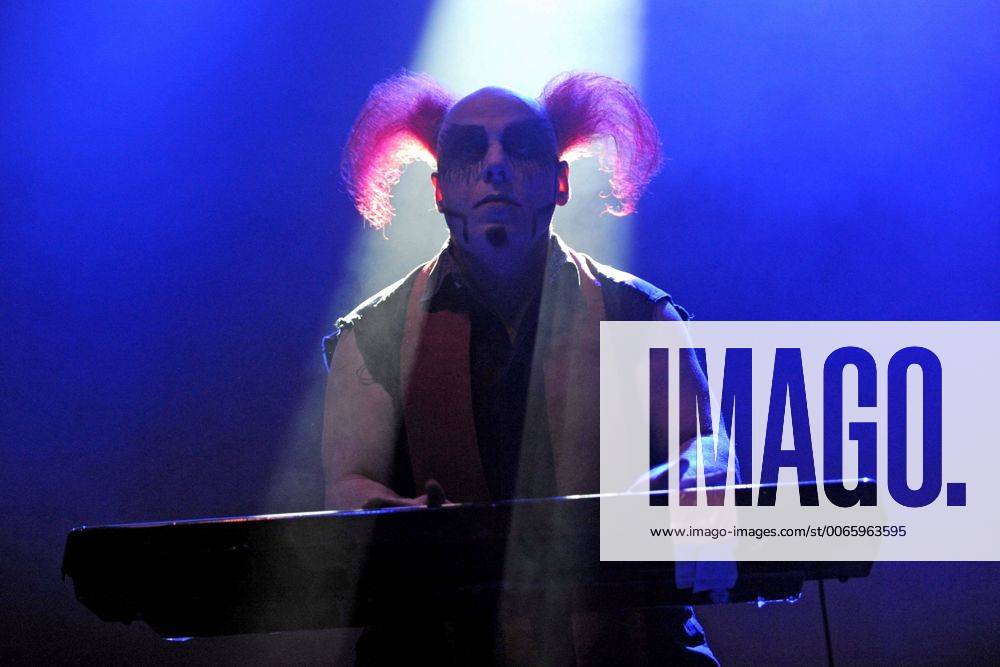 Amphi Festival 2015. Keyboarder Bruno Kramm ( Das Ich ) während eines Konzertes am 26.07.2015 im Rahmen des Amphi Festivals 2015 in der Lanxess-Arena Köln.