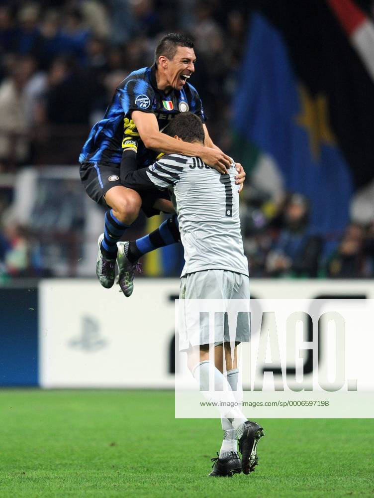 FUSSBALL CHAMPIONS LEAGUE SAISON 2010 2011 GRUPPE A Inter Mailand - Werder Bremen 29.09.2010 Lucio, Julio Cesar (v.li., Inter) o0 Jubel Freude