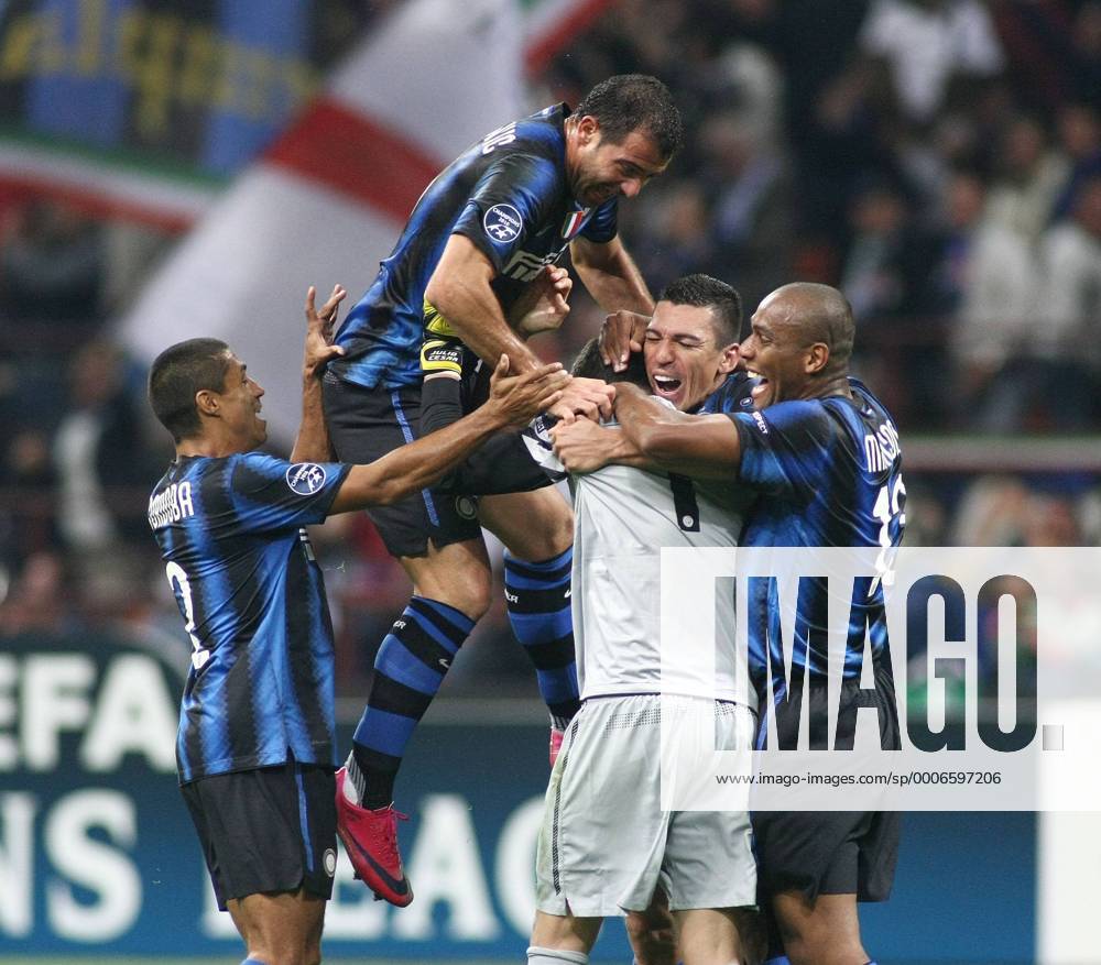 Jubel, Ivan Cordoba, Dejan Stankovic, Julio Cesar, Lucio, Maicon (v.li., Inter)