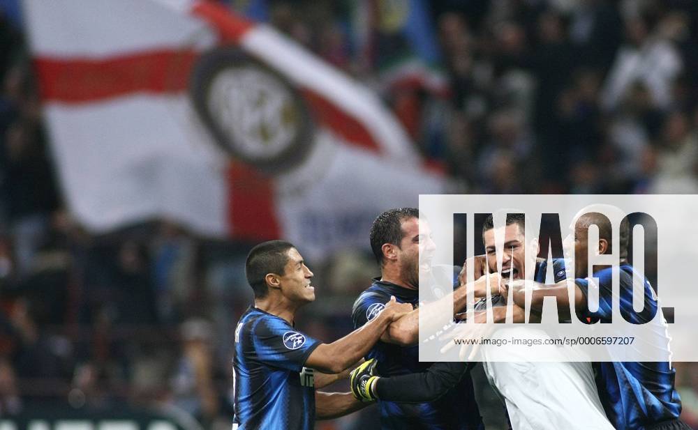 Jubel, Ivan Cordoba, Dejan Stankovic, Julio Cesar, Lucio, Maicon (v.li., Inter)