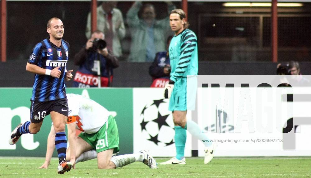 Inter Mailand (blau) - Werder Bremen (weiß) - Wesley Sneijder (L) Tor zum 3-0, R Tim Wiese (Werder) --- o0 Jubel Freude