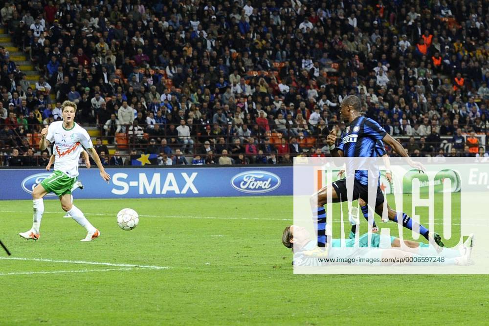 Inter Mailand vs SV Werder Bremen (weiß): Tor durch Samuel Eto o (R) gegen Tim Wiese (am Boden)