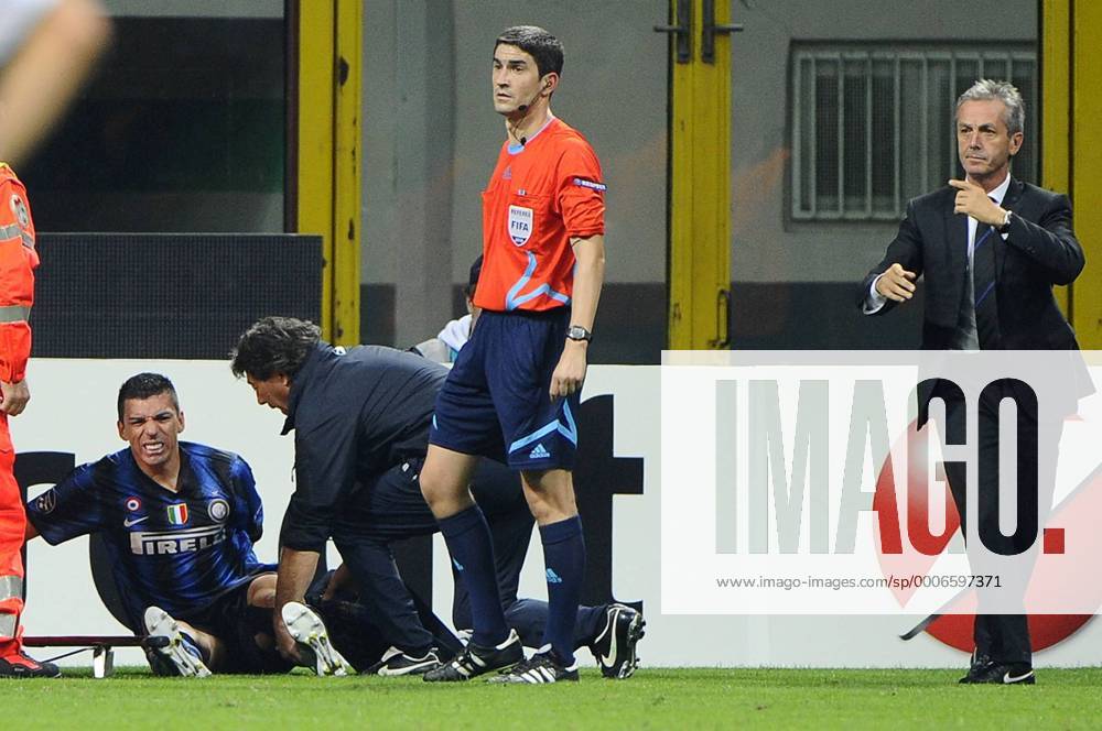Inter Mailand vs SV Werder Bremen (weiß): Verletzung bei Lucio (L) o0 verletzt