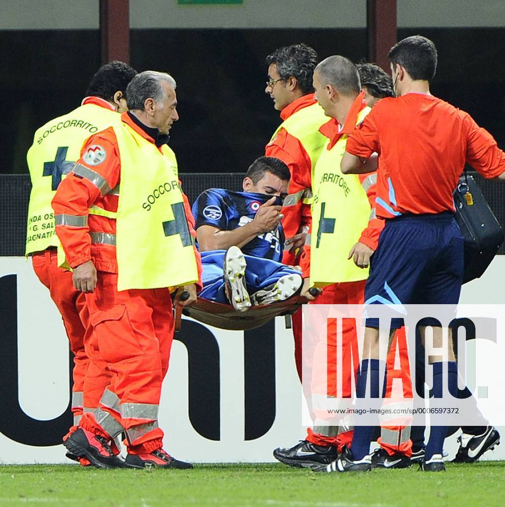 Inter Mailand vs SV Werder Bremen (weiß): Verletzung bei Lucio o0 verletzt Trage Sanitäter