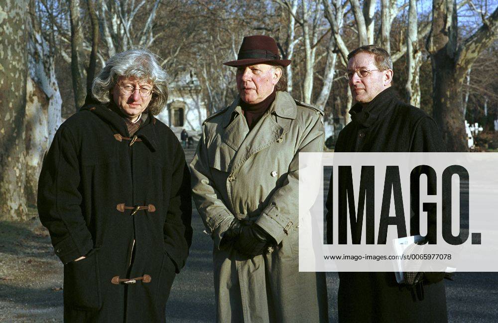 Authors Esterhazy, Kertesz, Nadas , Budapest, Hungary UNGARN, 02.2001, BudapestÐVIII. Bezirk. Die prominenten ungarischen Schriftsteller Peter Esterhazy, Imre Kertesz und Peter Nadas (korrekt: PŽter Esterh‡zy, Imre KertŽsz, PŽter N‡das) auf dem Kerepesi-Friedhof. The above mentrioned prominent Hungarian writers at the Kerepesi cemetery.