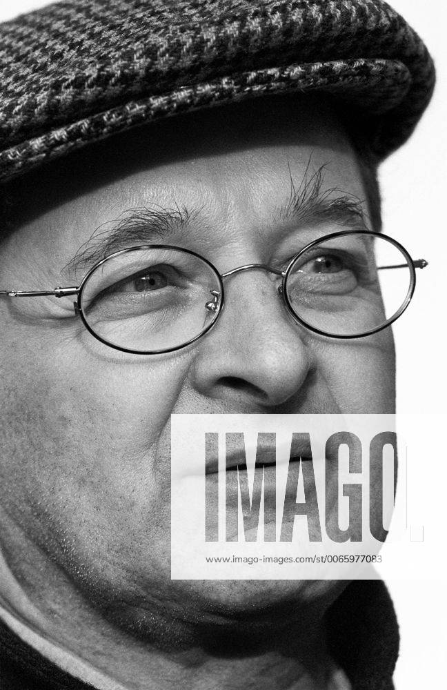 Author Nadas , Budapest, Hungary UNGARN, 02.2001, BudapestÐVIII. Bezirk. Der prominenten ungarische Schriftsteller Peter Nadas (korrekt: PŽter N‡das). The above mentrioned prominent Hungarian writer.