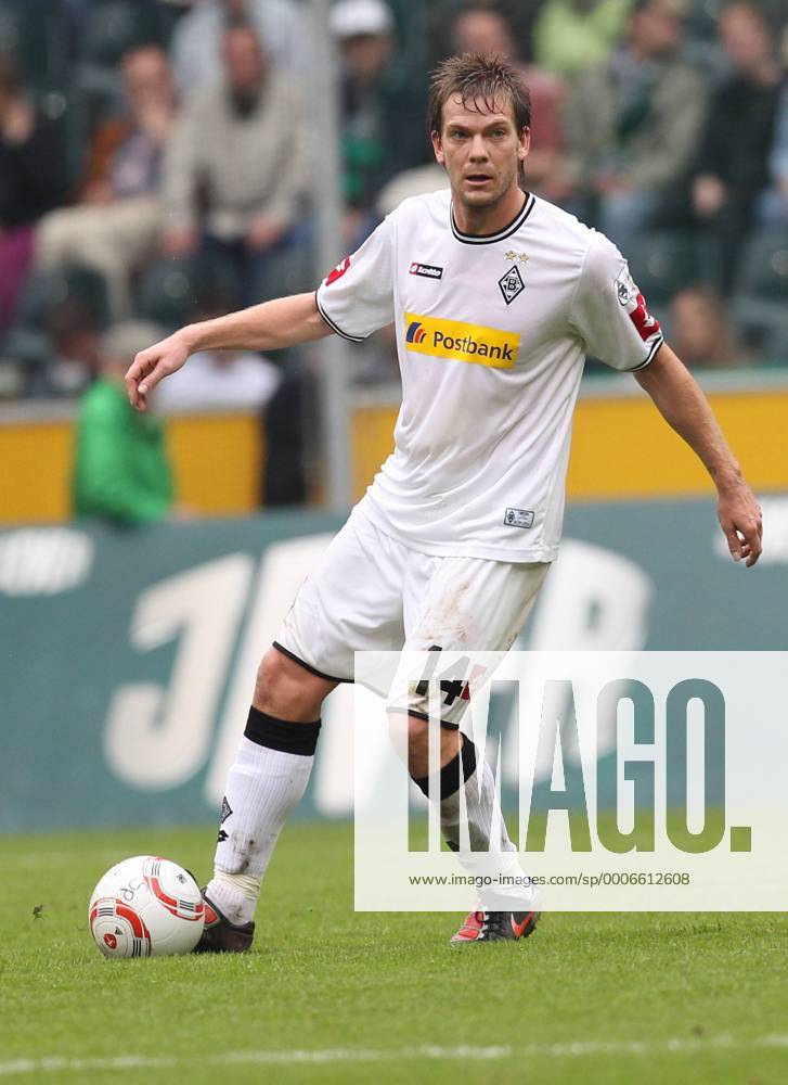 Fussball, 1.BL Saison 2010 2011 Spieltag 7, Borussia Mönchengladbach Gladbach (weiß) - VfL Wolfsburg (blau), 02.10.2010, Borussia Park, Mönchengladbach THorben Marx, Borussia M Gladbach,
