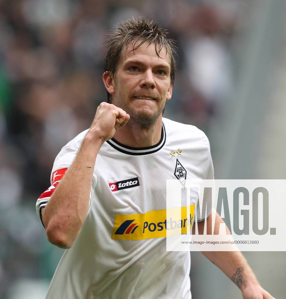 Fussball, 1.BL Saison 2010 2011 Spieltag 7, Borussia Mönchengladbach Gladbach (weiß) - VfL Wolfsburg (blau), 02.10.2010, Borussia Park, Mönchengladbach THorben Marx, o0 Jubel, Freude,