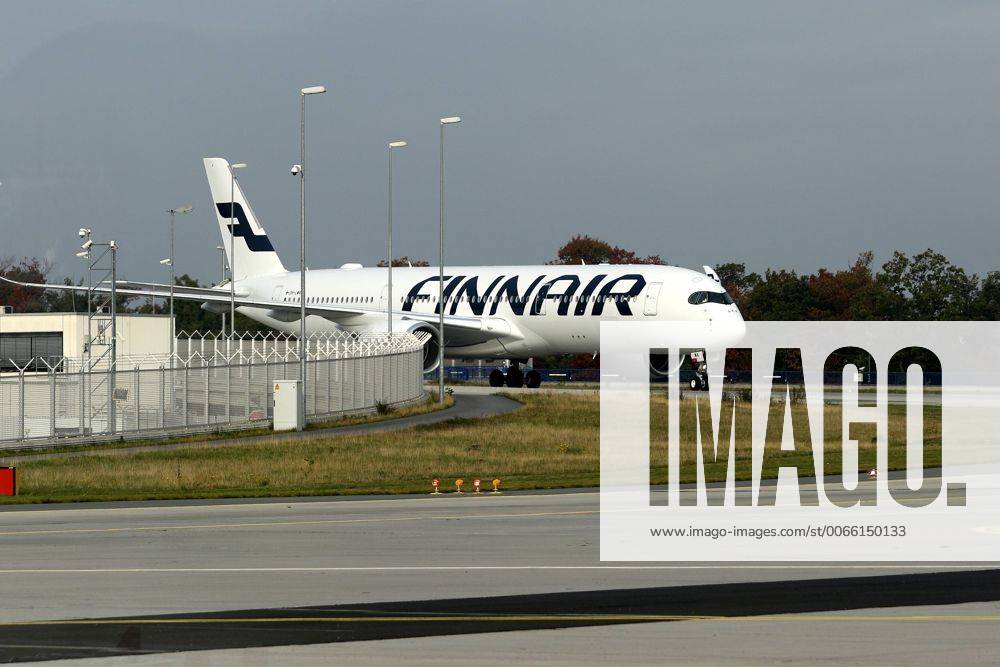 Frankfurt, Fliughafen FINNAIR präsentiert den Airbus A350 X WB (WB = extra wide body - extra breiter Rumpf) der Airbus A350 X WB rollt nach der Landung auf seine Position