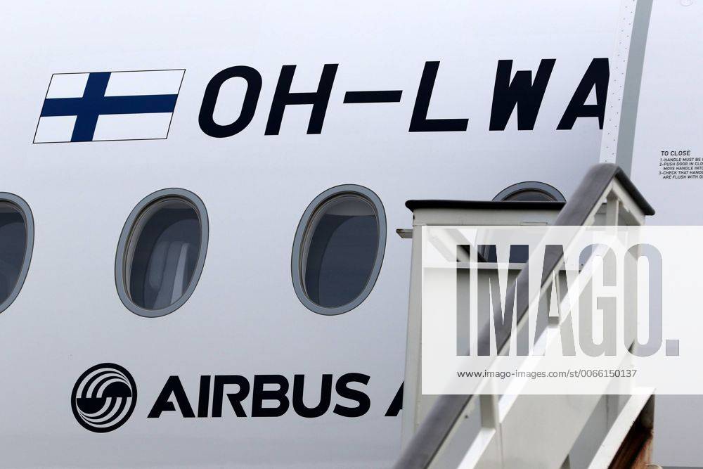 Frankfurt, Fliughafen FINNAIR präsentiert den Airbus A350 X WB (WB = extra wide body - extra breiter Rumpf) die Finnische Flagge am Rumpf