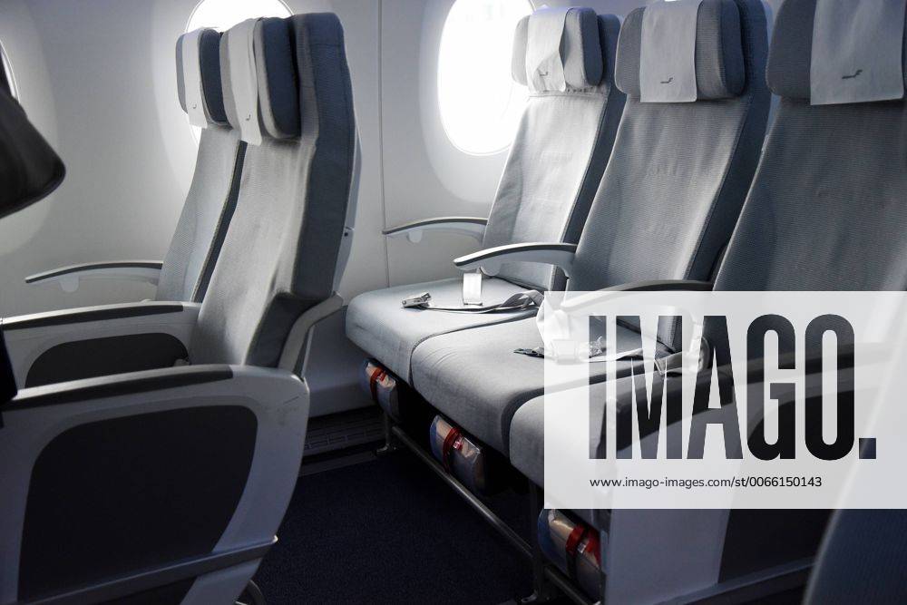 Frankfurt, Fliughafen FINNAIR präsentiert den Airbus A350 X WB (WB = extra wide body - extra breiter Rumpf) viel Beinfreiheit auch in der Economy Class bietet der Airbus A350