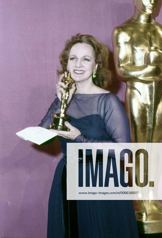 OSCARS: Beste Nebendarstellerin, Preisträgerinnen 1971-1980 BEATRICE STRAIGHT 1977 Academy Oscars Awards.Supplied by Photos, inc. - ZUMAg49