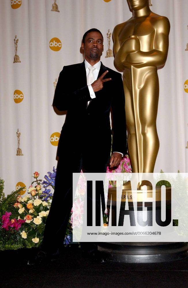 CHRIS ROCK is returning to host next year s Oscars ceremony, its producers announced today. The actor and comedian previously hosted the 77th annual Academy Awards in 2005, when the reception to his opening monologue and some controversial jokes was mixed. The 88th Oscars will be held on Sunday 28 February, 2016. Pictured: Feb. 27, 2005 - Hollywood - Chris Rock hosts the 77th Annual Academy Awards. Hollywood U.S. - ZUMAf05_