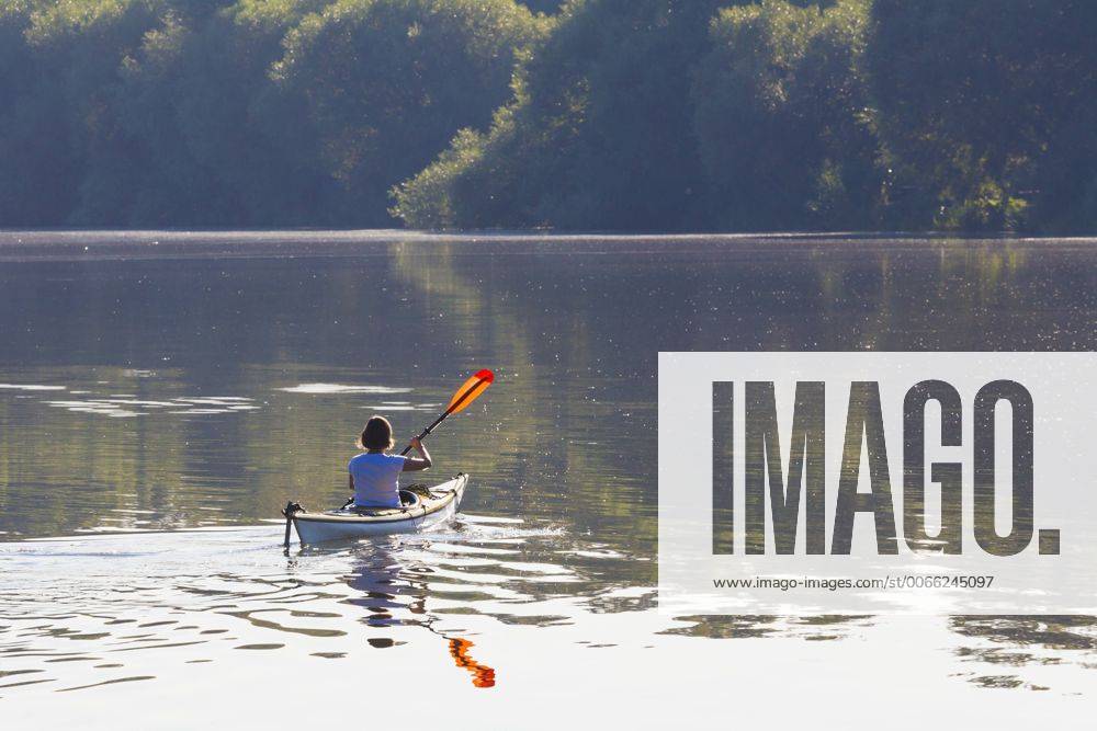 Germany, Stuttgart, woman kayaking on Max-Eyth-See model released Symbolfoto property released WDF003245
