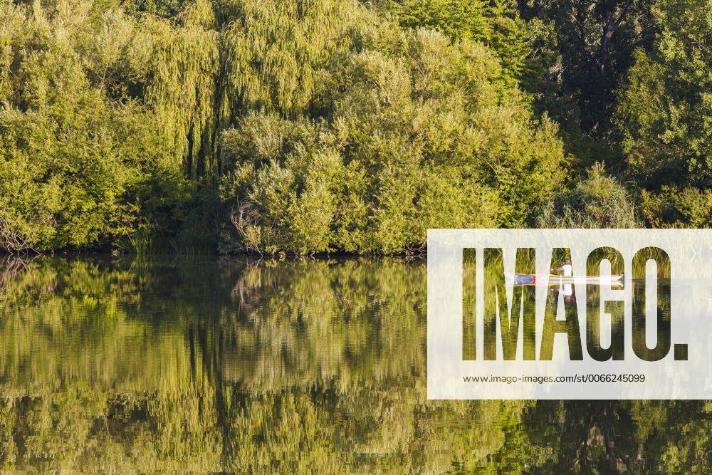 Germany, Stuttgart, woman kayaking on Max-Eyth-See model released Symbolfoto property released WDF003246