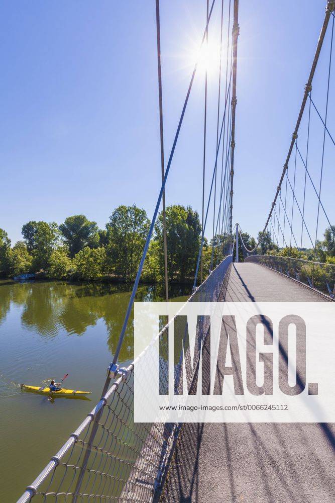 Germany, woman kayaking on Neckar model released Symbolfoto property released WDF003255