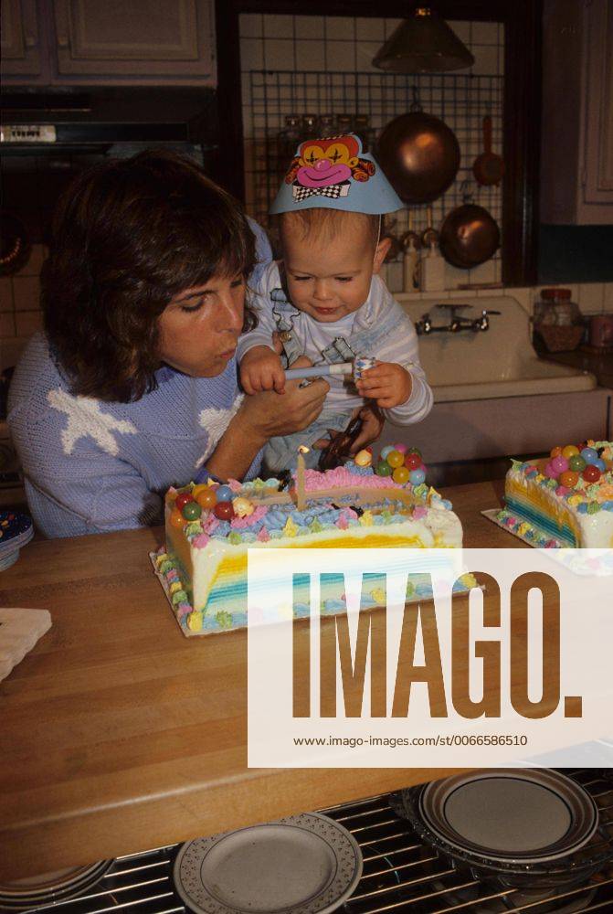 Feb. 13, 2015 - New York, New York, U.S. - SUSAN SAINT JAMES with son.15399. - ZUMAbu2