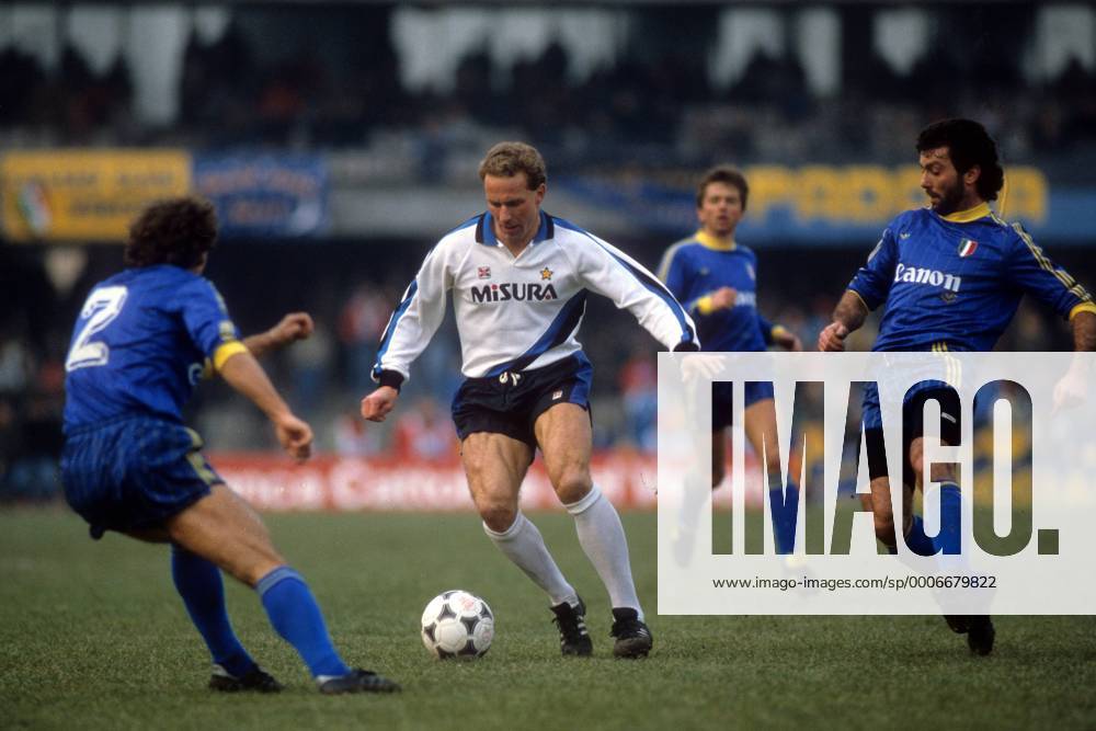 Karl Heinz Rummenigge (Inter Mailand, Mitte) o0 Karlheinz Aktion Hellas Verona