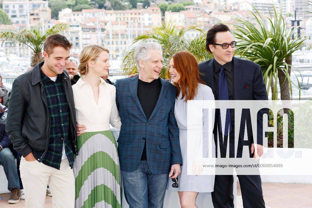 Cannes, Ca, France - Sarah Gadon, Evan Bird, Robert Pattinson, Mia Wasikowska, David Cronenberg Julianne Moore and John Cusack The Map to the stars - ZUMAha3