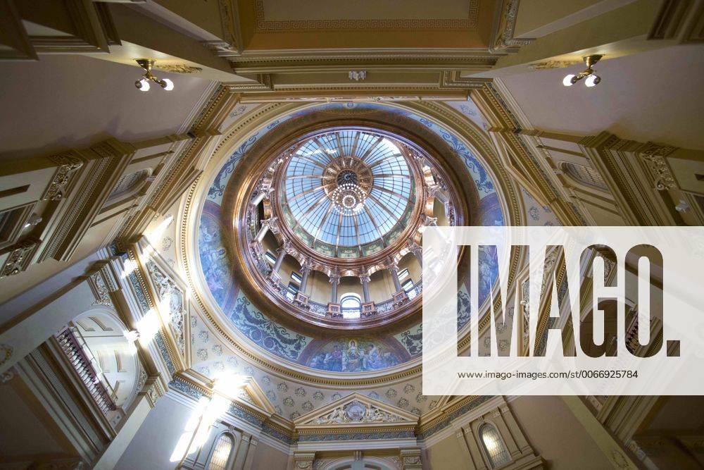 Topeka, Kansas, United States of America - Topeka, Kansas. 3-16-2015.Interior views of the capitol dome and main lobby of the statehouse. .Credit: Topeka United States of America - ZUMAr142