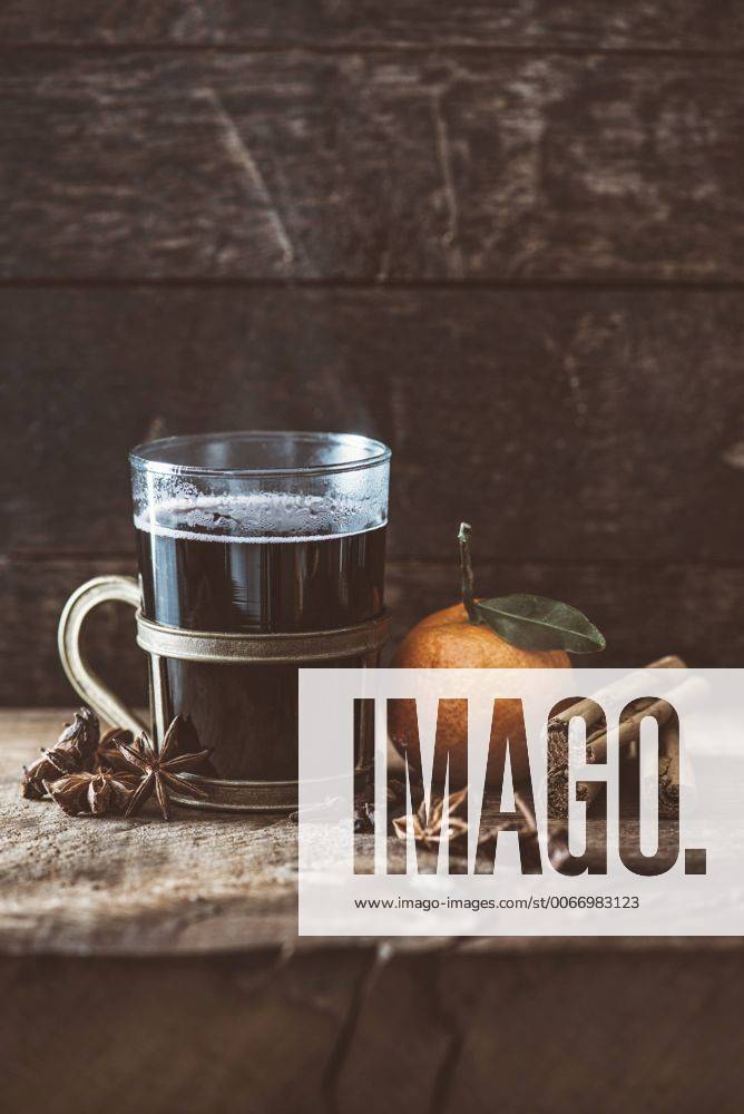 Hot winter punch with spices IPF000264