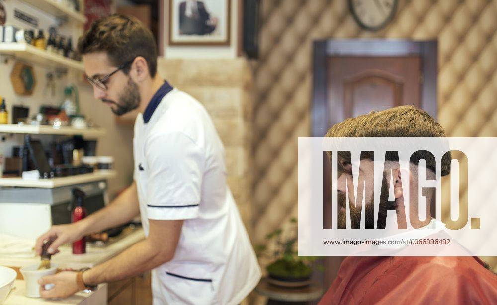 Barber and customer in a barber shop MGOF000885