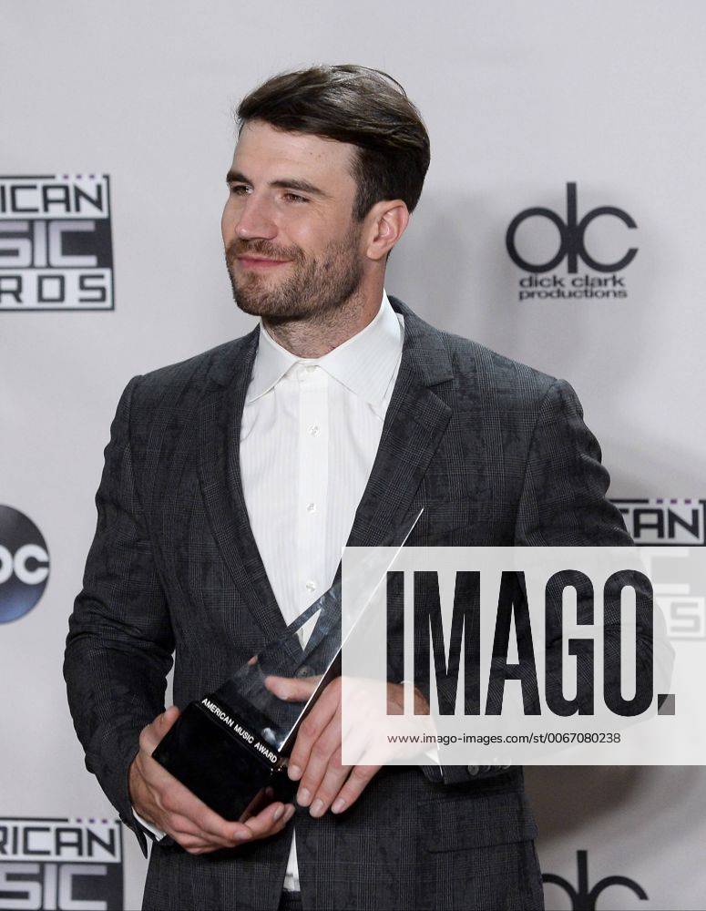 Recording artist Sam Hunt, winner of New Artist of the Year, backstage during the 43rd annual American Music Awards held at Microsoft Theater in Los Angeles on November 22, 2015. LAP20151122378 JIMxRUYMEN