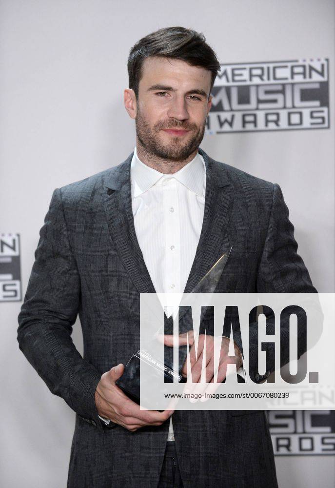 Recording artist Sam Hunt, winner of New Artist of the Year, backstage during the 43rd annual American Music Awards held at Microsoft Theater in Los Angeles on November 22, 2015. LAP20151122379 JIMxRUYMEN