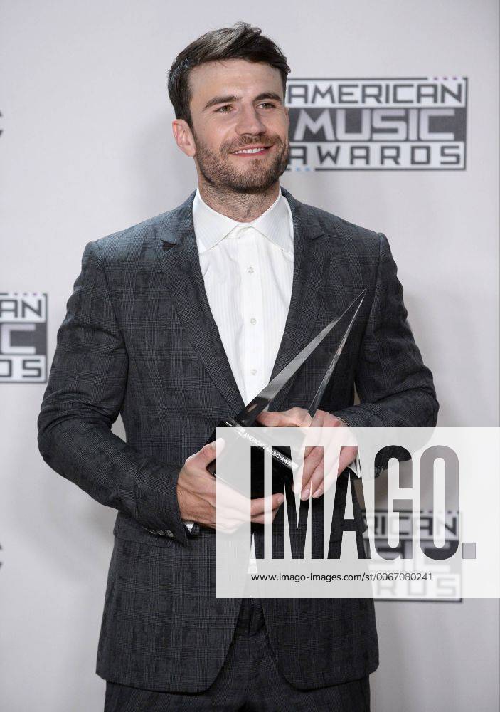 Recording artist Sam Hunt, winner of New Artist of the Year, backstage during the 43rd annual American Music Awards held at Microsoft Theater in Los Angeles on November 22, 2015. LAP20151122381 JIMxRUYMEN