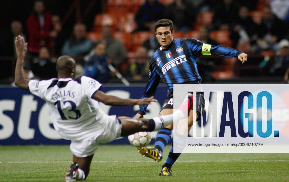 Inter Mailand vs. Tottenham Hotspur - Champions League - Zavier Zanetti (Inter, R) erzielt den Treffer zu 1:0 -