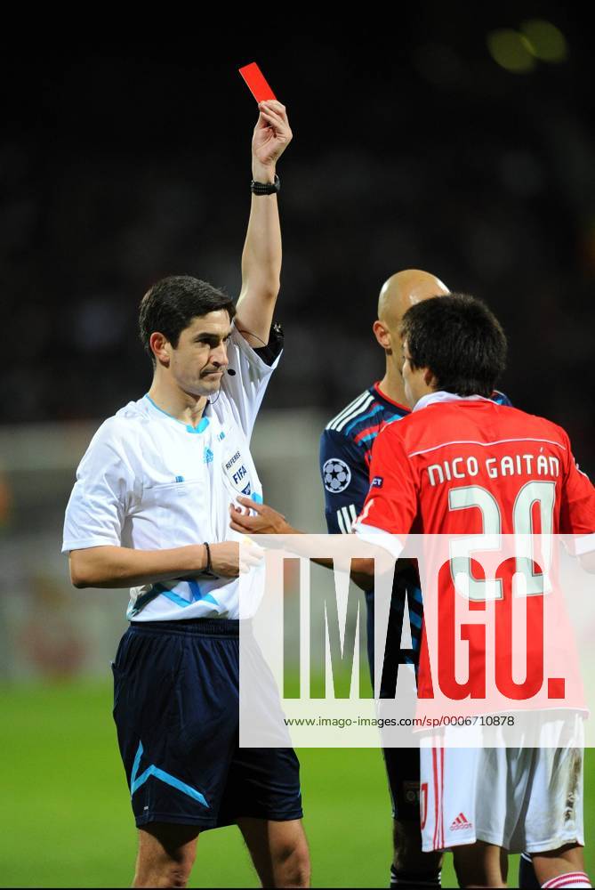 OLYMPIQUE LYON vs. SL BENFICA LISSABON 2:0 - Champions League - Schiri Alberto MALLENCO zeigt Nicolas GAITAN (Benfica) die rote Karte - - xAnthonyBibardxFEPx