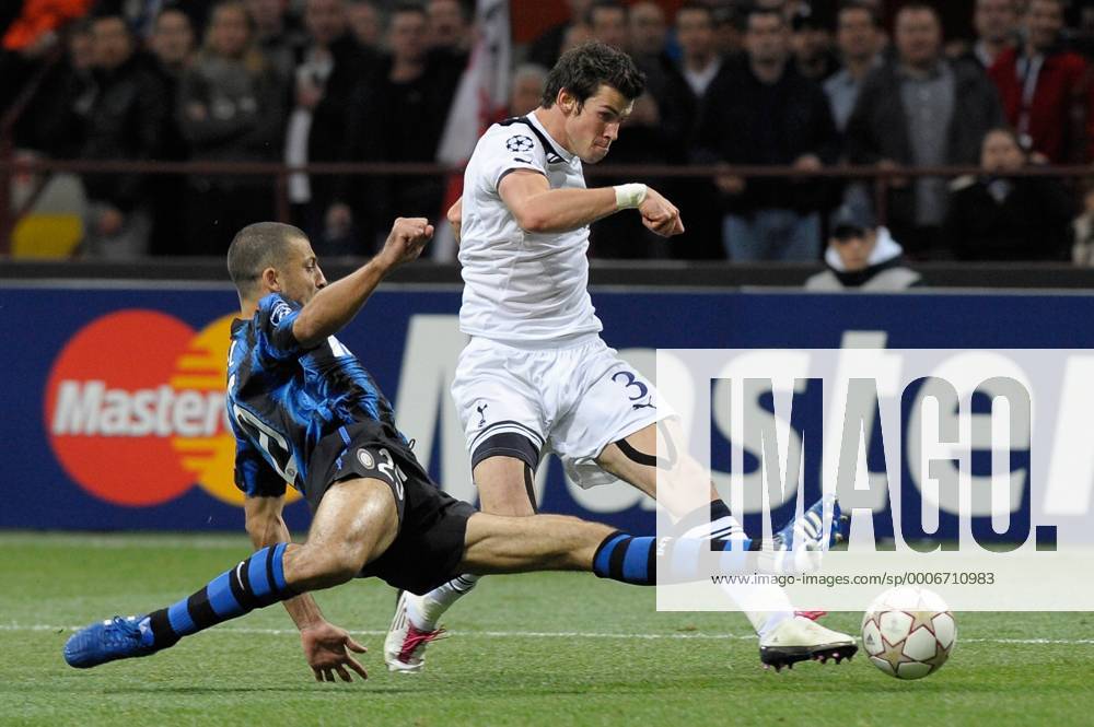 Gareth Bale (Tottenham, R) scores the 4-1 goal against Walter Samuel (Inter) - Champions League - Inter Mailand vs. Tottenham Hotspur 4:3 - 20.10.2010 - .