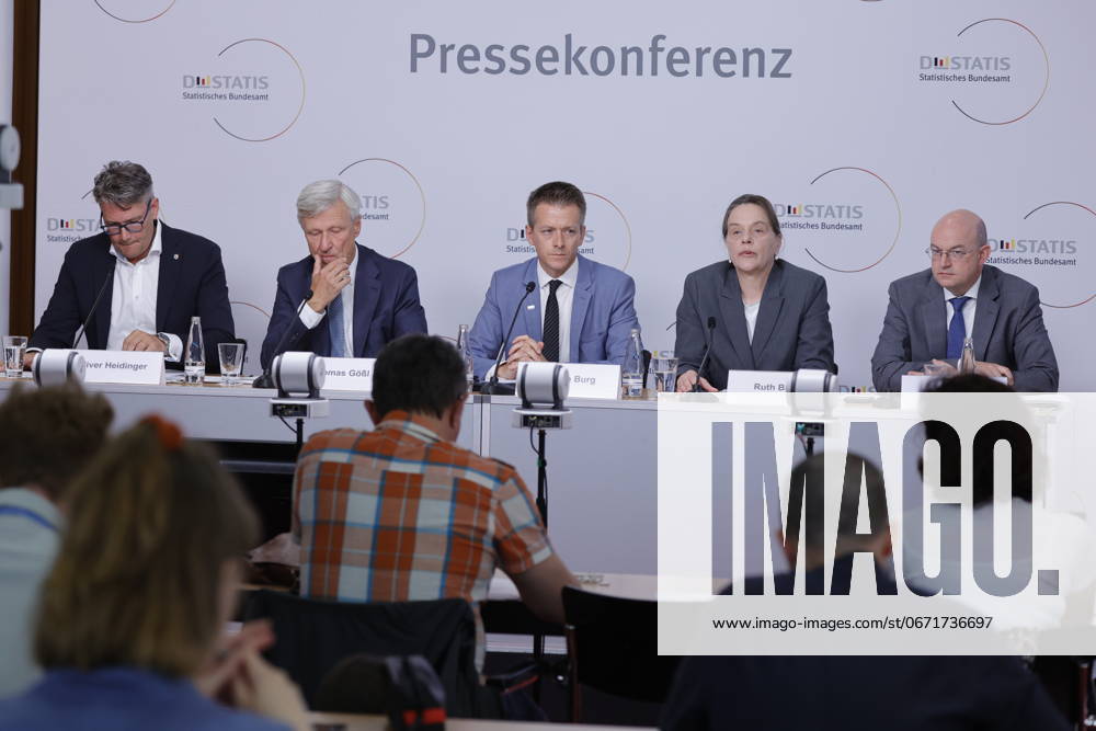 Dr Oliver Heidinger, Dr Thomas Gößl, Florian Burg, Press Spokesman, Dr Ruth Brand, President of the Federal Statistical Office , Stefan Dittrich Federal Statistical Office, Germany, Berlin, Federal Press Conference, Federal Statistical Office, Census 2022 start of publication of results