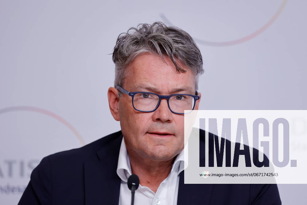 Dr. Oliver Heidinger, President Landesbetrieb Information und Technik Nordrhein Westfalen, Germany, Berlin, Federal Press Conference, Topic Federal Statistical Office, Census 2022 Start of publication of results