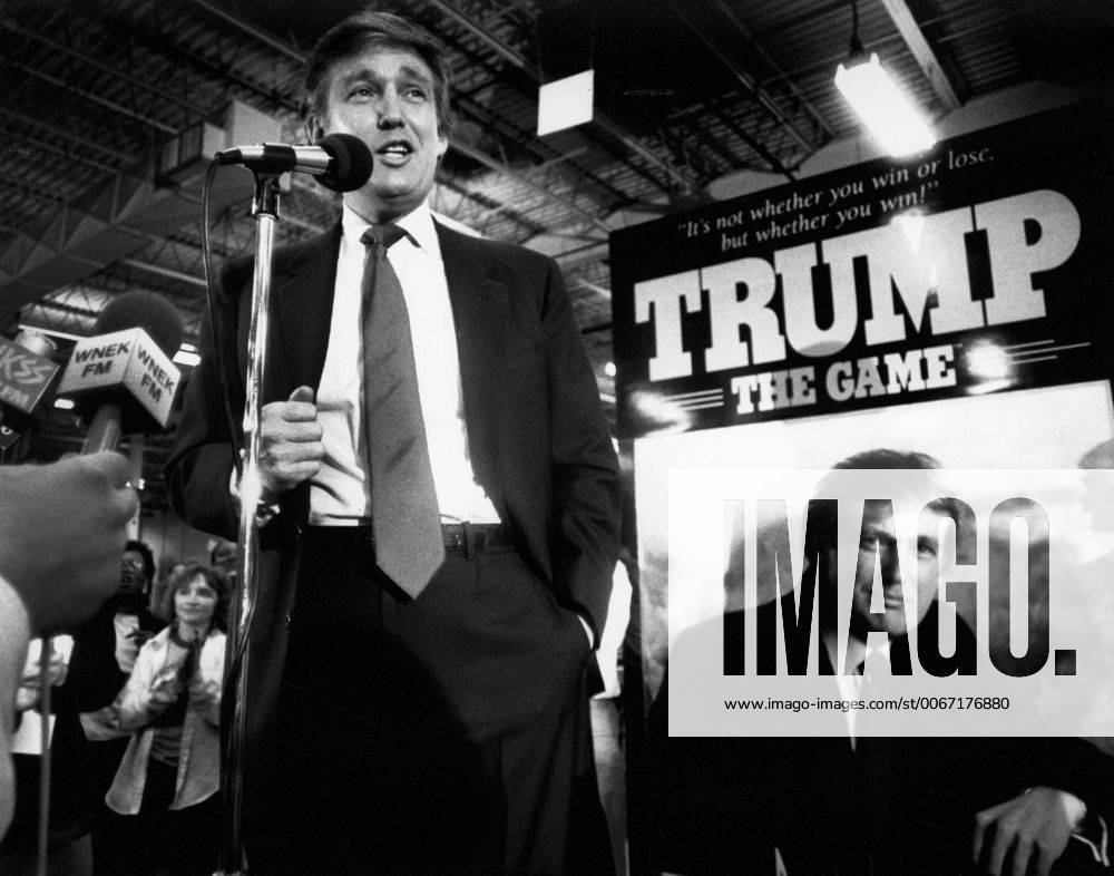 Donald Trump, 75. Geburtstag am 14. Juni May 4, 1989 - Longmeadow, Massachusetts, U.S. - DONALD TRUMP visited Milton Bradley in East Longmeadow, Mass., Thursday May 4, 1989, to meet with producers of his new game, Trump: The Game. The New York real estate magnate stepped down from his shiny black helicopter at Milton Bradley Co. for an hour to celebrate a new board game named for him. He pledged to give away his royalties from sales of Trump the Game to the homeless and research on AIDS, multiple sclerosis and other diseases. The slogan of the game reads It s not whether you win or lose but whether you win! Trump is now running in the 2016 United States Presidential election. Longmeadow U.S. - ZUMAby1_