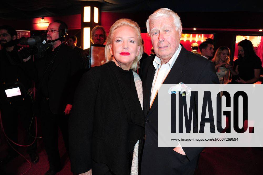 Deutscher Musical Theater Preis 2015 Angelika Milster, Saengerin, Prof. Peter Weck, Autor Deutscher Musical Theaterpreis Verleihung im TIPI in Berlin, roter Teppich am 26.10.2015