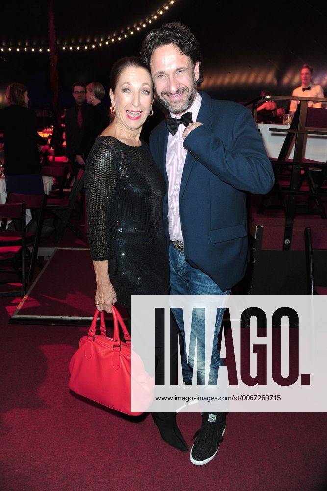 Deutscher Musical Theater Preis 2015 Daniela Ziegler, Falk-Willy Wild Deutscher Musical Theaterpreis Verleihung im TIPI in Berlin, roter Teppich am 26.10.2015