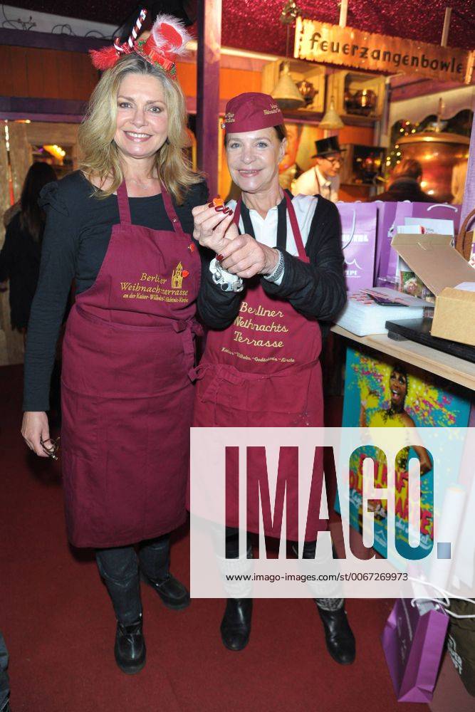 Kartoffelpuffer Spendenaktion Kinderherz Barbara Engel, Maren Gilzer, Promi-Bratkartoffelpuffer Aktion zugunsten der Stiftung KINDERHERZ in der Berliner Weihnachtsterasse an der Gedaechtniskirche in Berlin am 23.11.2015