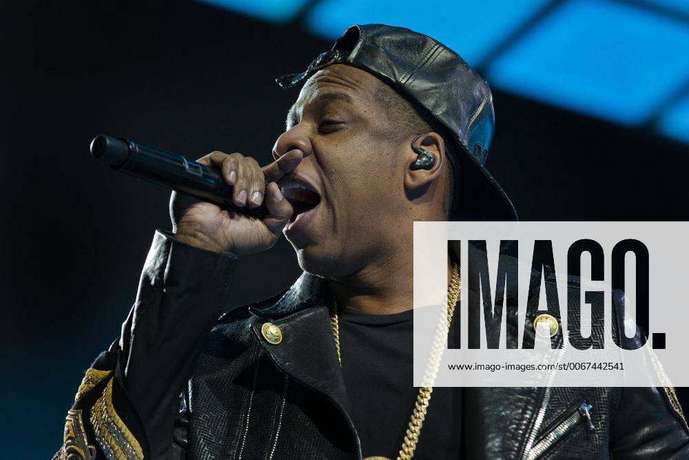 Jan. 27, 2014 - Toronto, ON, Canada - TORONTO, ON - JANUARY 27: Rapper Jay Z Monday night show at the Air Canada Centre in Toronto, January 27, 2014. - ZUMArms