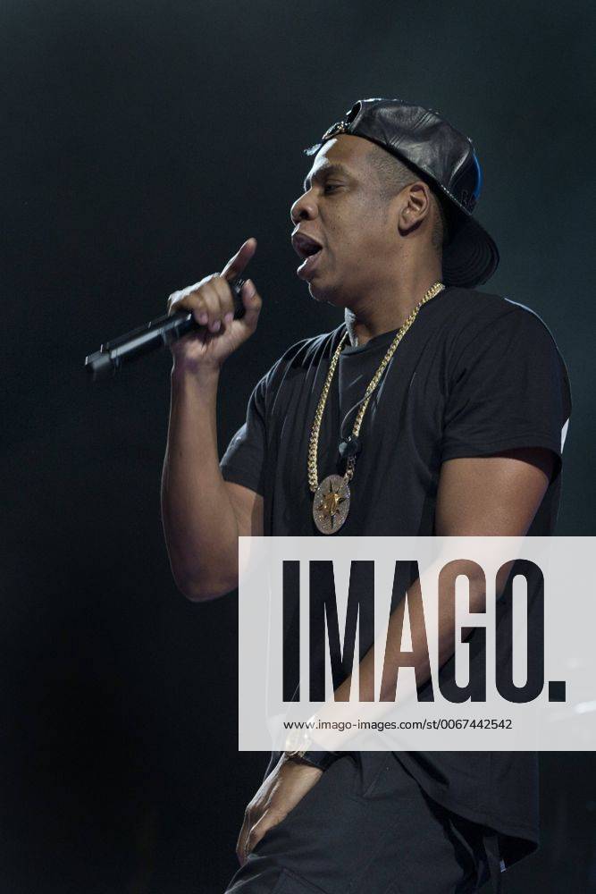 Jan. 27, 2014 - Toronto, ON, Canada - TORONTO, ON - JANUARY 27: Rapper Jay Z Monday night show at the Air Canada Centre in Toronto, January 27, 2014. - ZUMArms