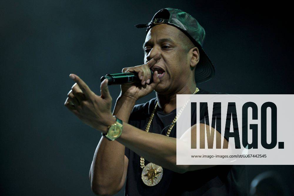 Jan. 27, 2014 - Toronto, ON, Canada - TORONTO, ON - JANUARY 27: Rapper Jay Z Monday night show at the Air Canada Centre in Toronto, January 27, 2014. - ZUMArms