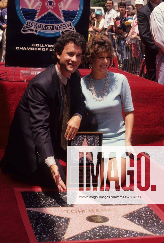 TOM HANKS with wife Rita Wilson.Hollywood Walk of Fame 1992.l3483. - ZUMAg49